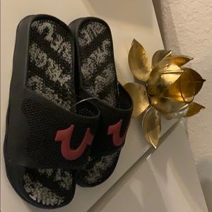 True Religion slides